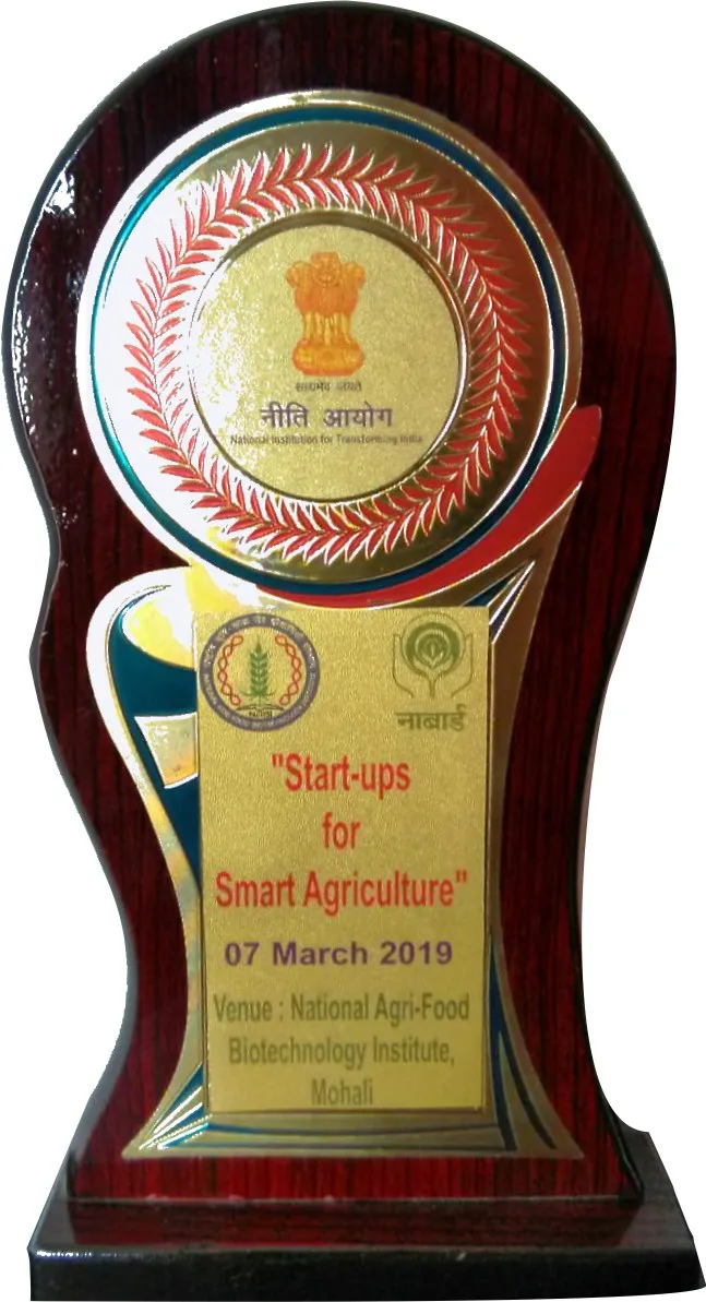 The NITI Aayog award held by Rosni: an engraved trophy for Start-ups for Smart Agriculture, presented on 7 March 2019 at the National Agri-Food Biotechnology Institute, Mohali.